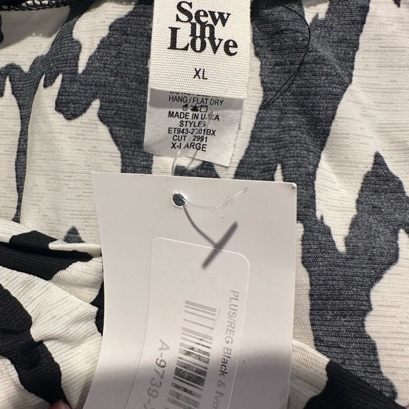 Black and White Animal Print Women's Top - Picture 2 of 4